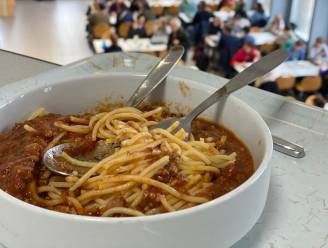“Ik voorspel revolutie”: niet meer elke dag warme spaghetti te verkrijgen in studentenrestaurant De Brug