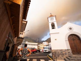 Grote natuurbrand uitgebroken op Tenerife: verschillende dorpen worden ontruimd, al 800 hectare natuur vernield