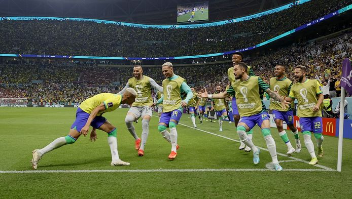 Feest bij Brazilië nadat Richarlison er na een geweldige retro 2-0 van heeft gemaakt tegen Servië.