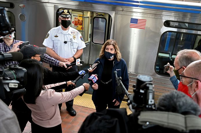 La directrice générale du réseau du réseau SEPTA, les transports en commun de Philadelphie, Leslie Richards s’adresse à la presse