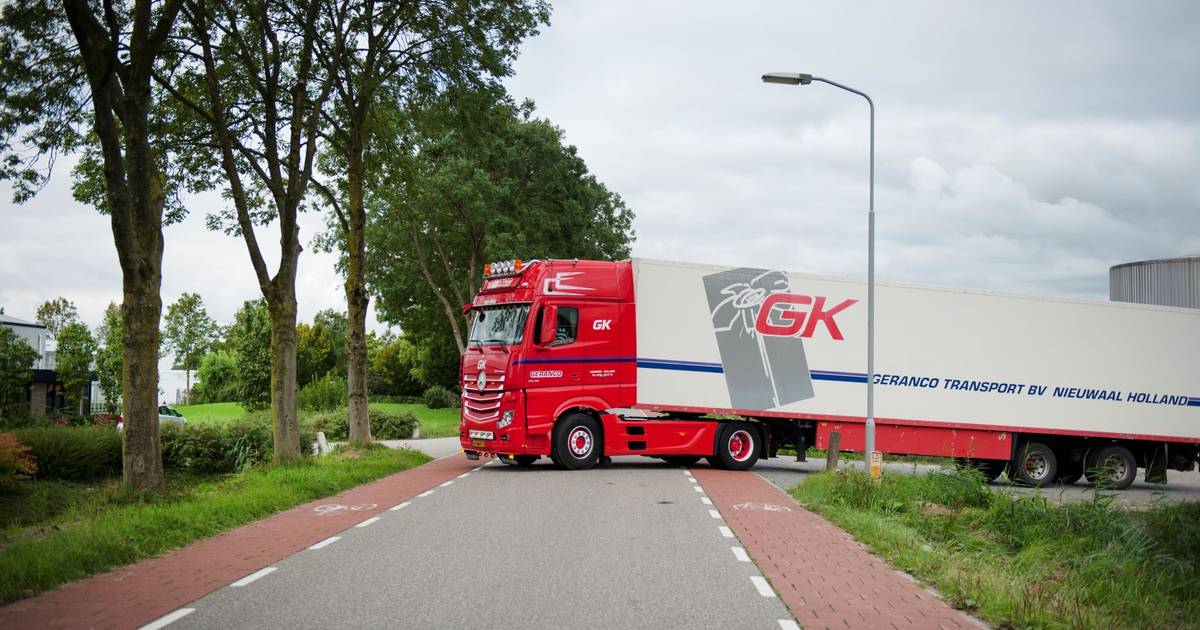 Vrachtwagens geweerd uit Bruchem en Kerkwijk | Bommelerwaard | bd.nl - BD.nl