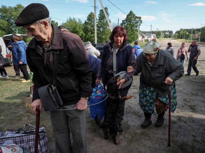 "Het is verschrikkelijk wat daar gebeurt": Russische aanval verdrijft boze, hongerige inwoners uit Oekraïense grensstad