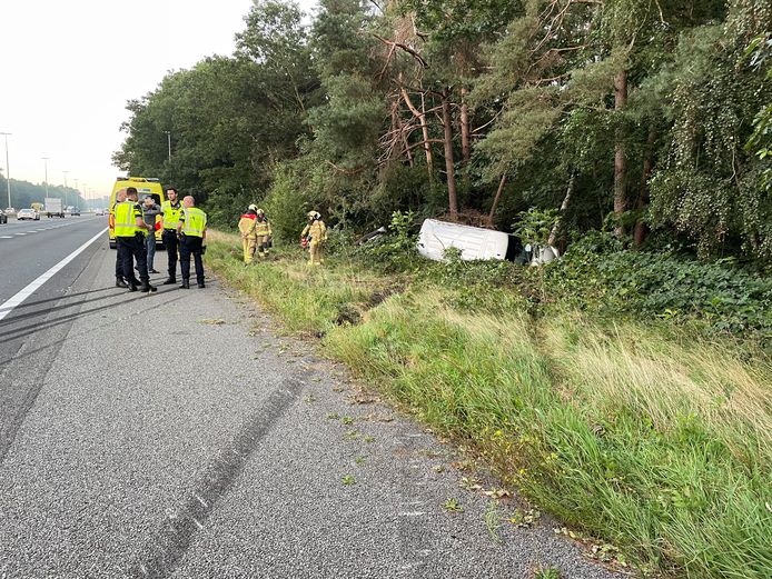 Bedrijfsbus Ramt Lichtmast En Veroorzaakt File Op A50 Tussen Heerde En Heerde Zuid Veluwe Destentor Nl