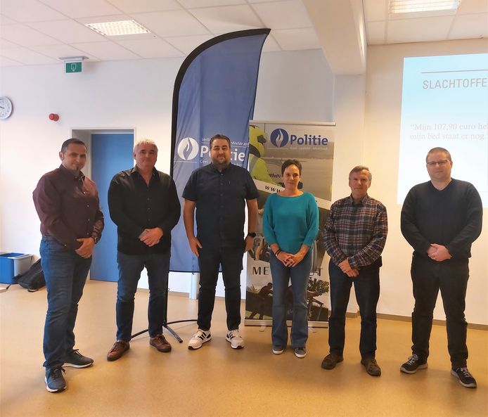 Zes van de in totaal twaalf cyberpreventie-adviseurs tekenden dinsdag present op de voorstelling van het project.
