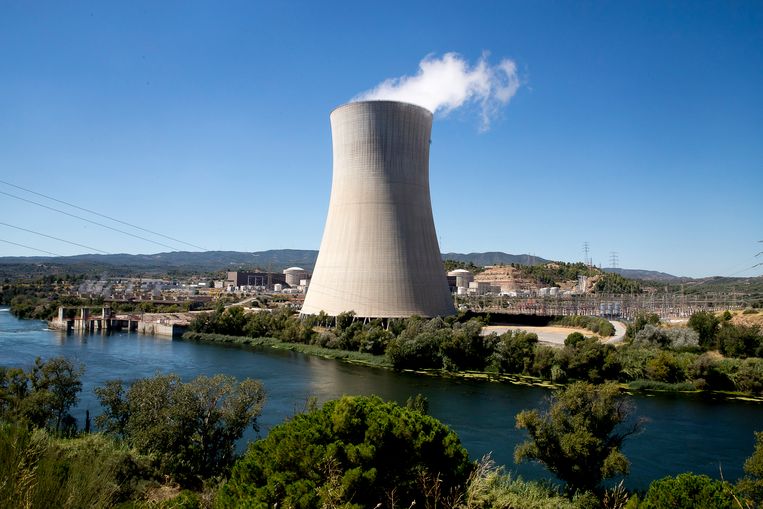 De kerncentrale van Ascó in de Catalaanse provincie Tarragona.  Beeld NurPhoto via Getty Images