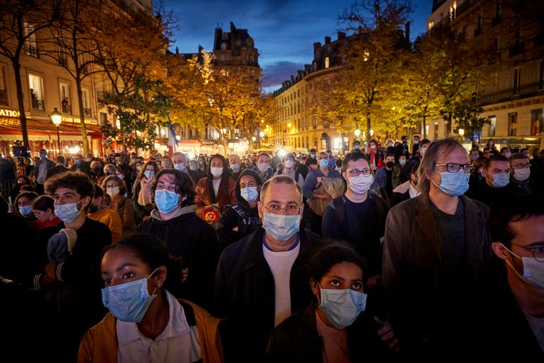 Duizenden mensen kwamen bijeen op de Place de la Sorbonne. Beeld Getty Images
