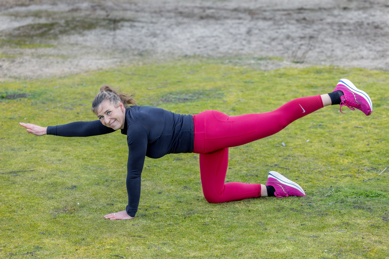 Last van je rug? Met deze 7 oefeningen verminder je rugpijn Foto AD.nl