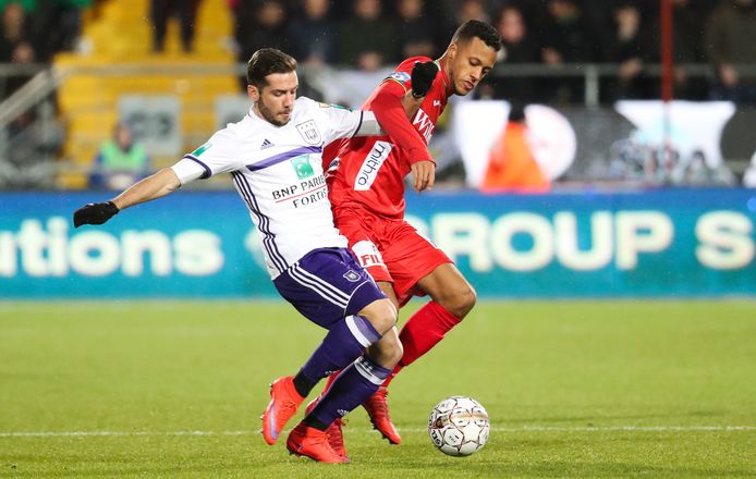 Richairo Zivkovic in duel met Anderlecht.