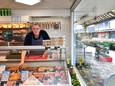 Peter Gijssel runt al bijna dertig jaar zijn slagerij op de Rembrandtgalerij: ,,Overdag zie je hier dorstige types op de bankjes zitten.”