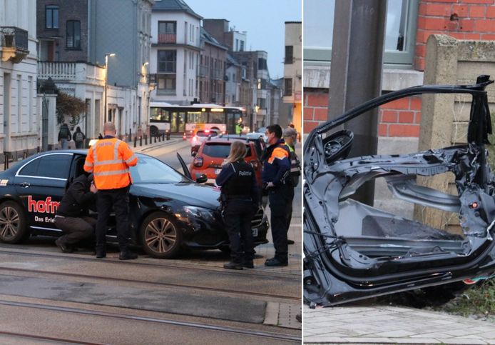 De taxi raakte aanzienlijk beschadigd bij de aanrijding door de trein. Ninove