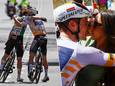Evenepoel knuffelt na tweede ritzege in Catalonië met Oumi en... eindwinnaar Roglic: “We komen beter overeen dan de buitenwereld denkt”