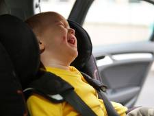 Ouders laten kindje (1) achter in parkeergarage om te gaan shoppen ‘Gehuil ging door merg en been’