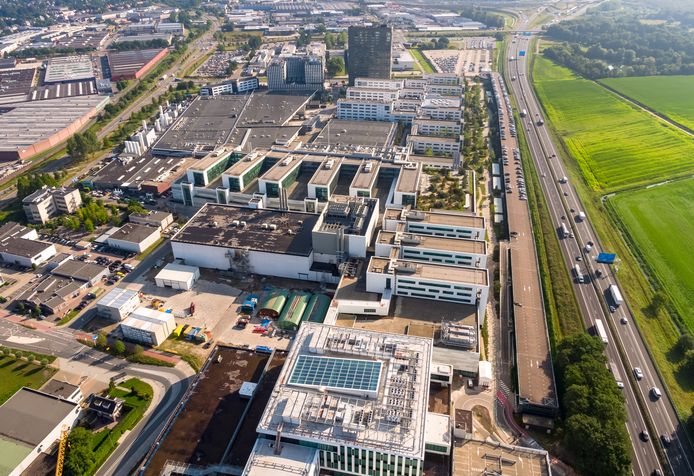 De campus van ASML in 2021, gefotografeerd vanuit het westen.