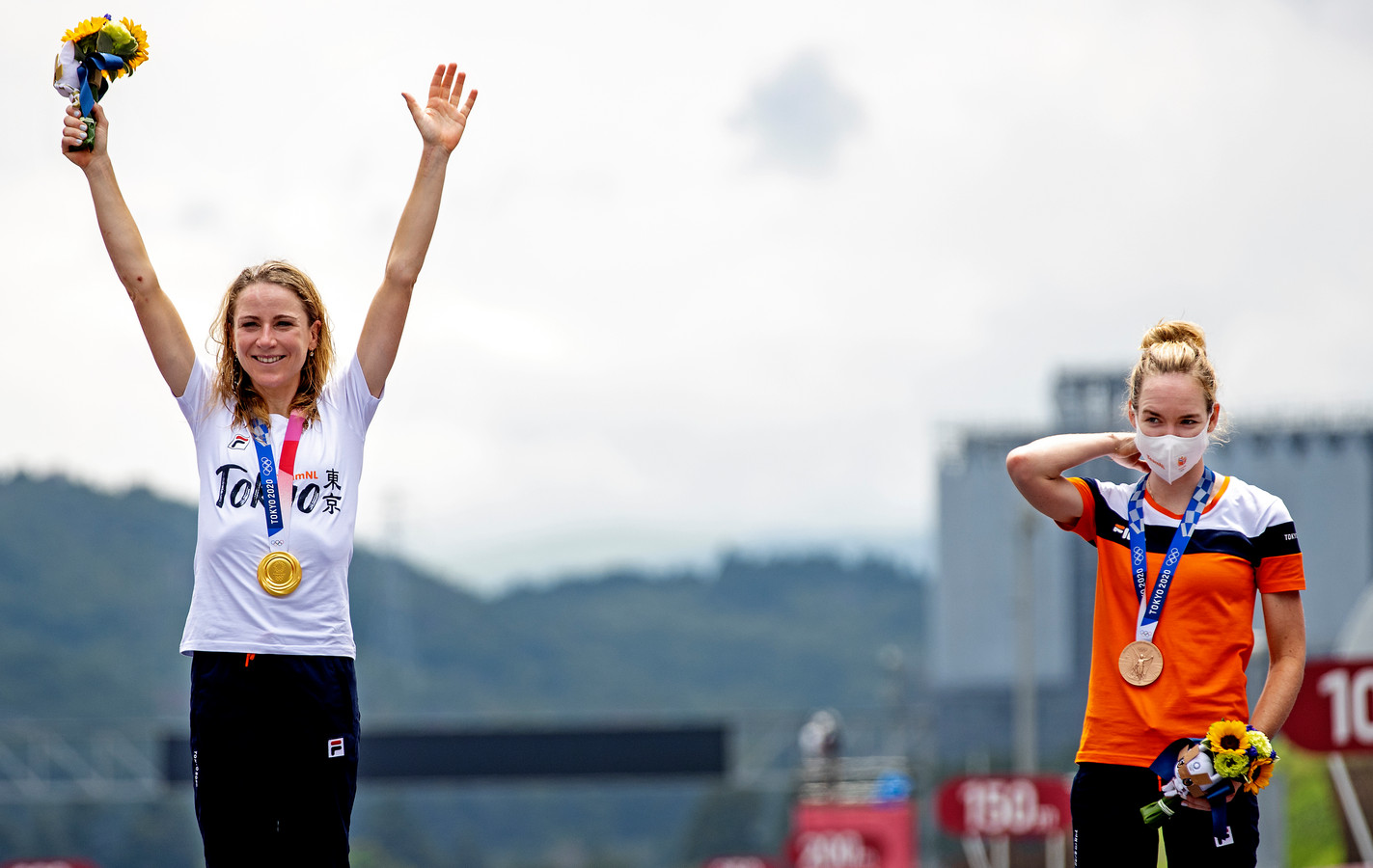 Zie de opwellende tranen in de ogen van Dafne Schippers en voel me waardeloos dat ik geen