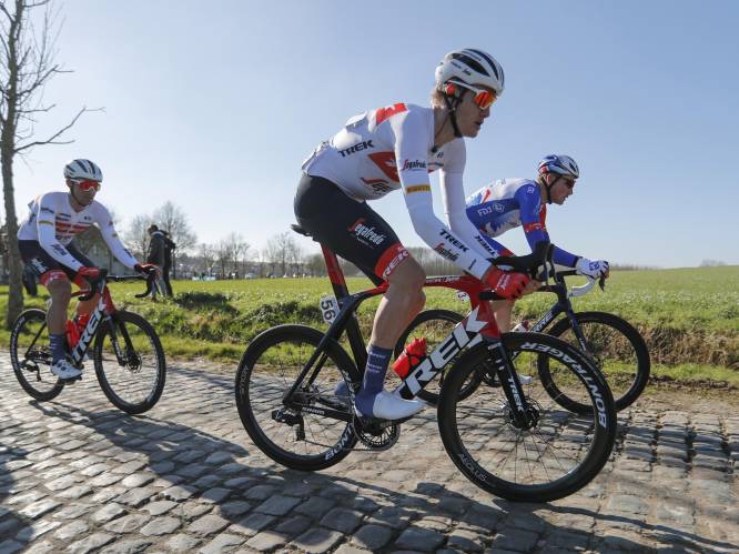 ‘Klasbak voor de klassiekers’ Daan Hoole droomt na debuut in Omloop van Paris-Roubaix