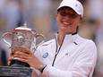 Le sourire après les larmes de joie: Iga Swiatek décroche son troisième titre à Roland-Garros.