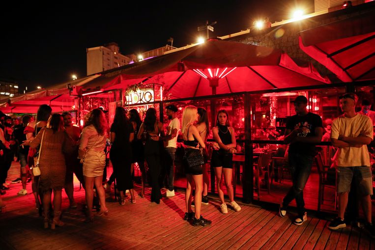 Een discotheek in Catalonië gaat na meer dan een jaar weer open. Beeld REUTERS