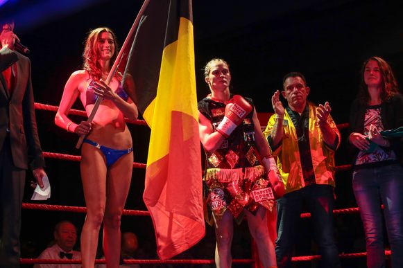 Kamp Om Wbc Wereldtitel Draait Uit Op Ware Klucht Met