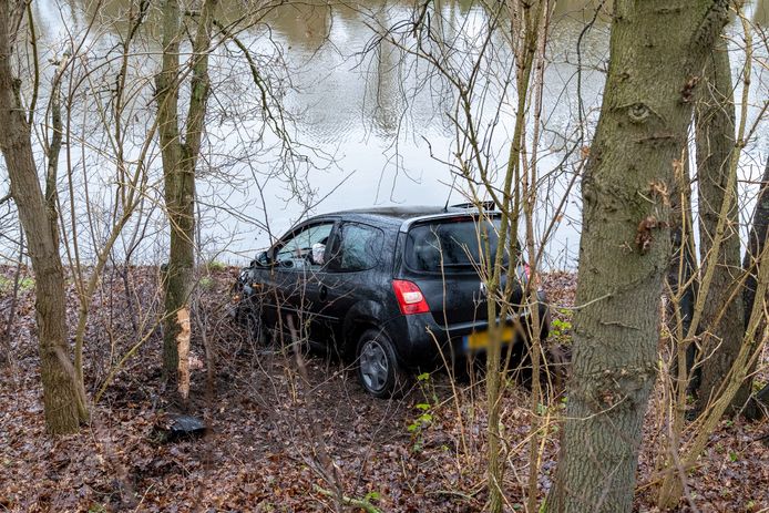 Verdachte aangehouden na achtervolging door Oosterhout.