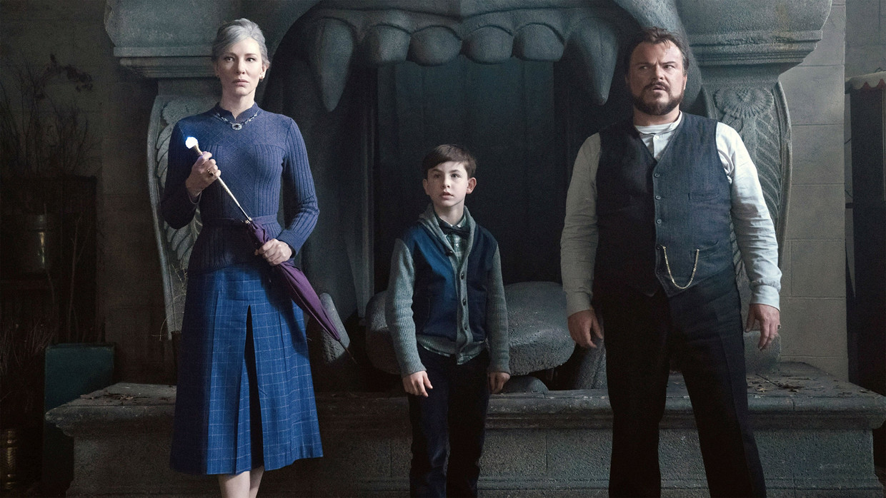 Cate Blanchett, Owen Vaccaro en Jack Black in 'The House with a Clock in Its Walls' Beeld TMDB