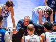 Mark van Schutterhoef, de coach van Landstede Hammers na het vertrek van Herman van den Belt, probeert zijn team bij de sturen in het duel tegen Giants Antwerp.