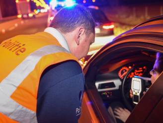 Politiecontroles tijdens pinksterweekend: chauffeur reed onder invloed van cannabis én met machete in de auto