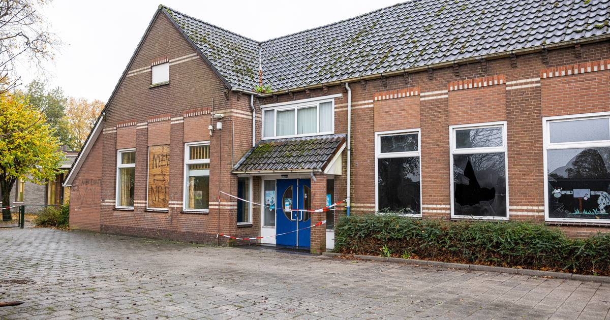 Man (43) uit Hoogeveen opgepakt in zaak brandstichting oud-schoolgebouw Schuinesloot