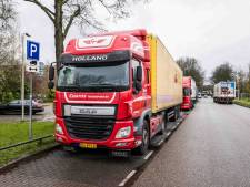 Vrachtwagens zijn in toekomst taboe op De Reulver in Enschede, gemeente komt met parkeerverbod