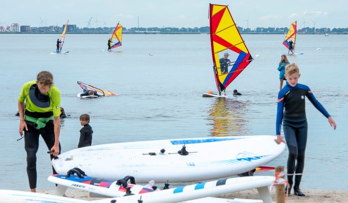Vooral buitenactiviteiten deden het vorig jaar goed op de terreinen van Leisurelands. Zoals windsurfen bij Strand Horst in Ermelo.