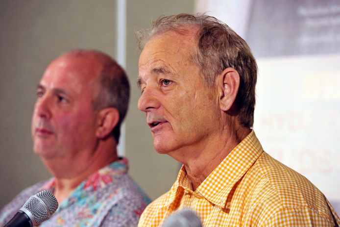 Roger Michel ada di sini di latar belakang bersama Bill Murray