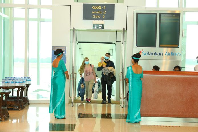 Archiefbeeld: toeristen worden welkom geheten op Sri Lanka