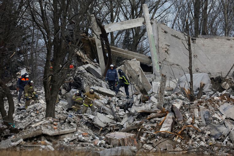 Een van de gebouwen die compleet werden verwoest bij de Oekraïense raketaanval op Makijivka. Beeld Reuters