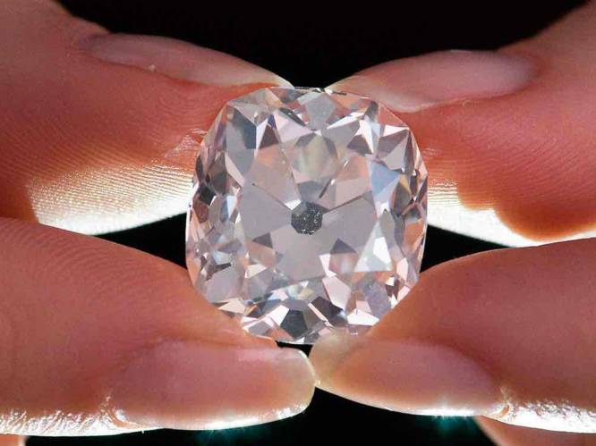 Diamant van 11 euro op rommelmarkt brengt op veiling 757.000 euro op