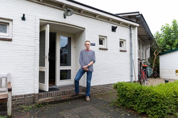 Maarten Nuijten en zijn vrouw verkopen hun huis aan de Hobbemastraat 42, voorheen een openluchtschool.