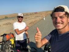 Lennart heeft diabetes, maar fietst ‘even’ van Houten naar China: inmiddels is hij 6000 (!) kilometer verder