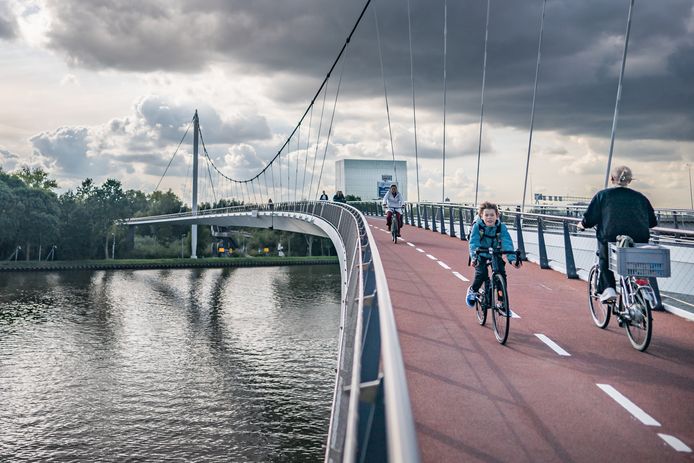 Vooruitgaan Zwitsers heel fijn Nesciobrug 4 weken dicht: 'Nu moet ik superver omfietsen' | Amsterdam |  AD.nl