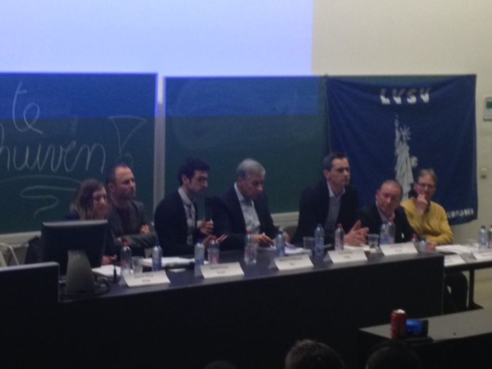 Het panel tijdens het eerste Leuvense kiesdebat.
