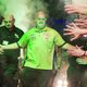 Groene sloopkogel en knuffelbeer: dit is 'Mighty Mike', 's werelds beste darter