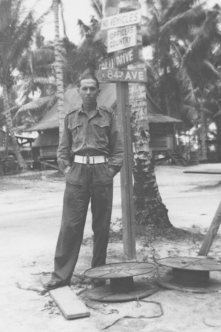 Van der Sloot als militair in Indië 1946. Beeld x