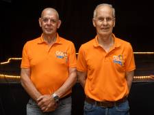 Weerseloërs verrast met lintje tijdens bijeenkomst Oranje Comité: ‘Halen beste in elkaar naar boven’