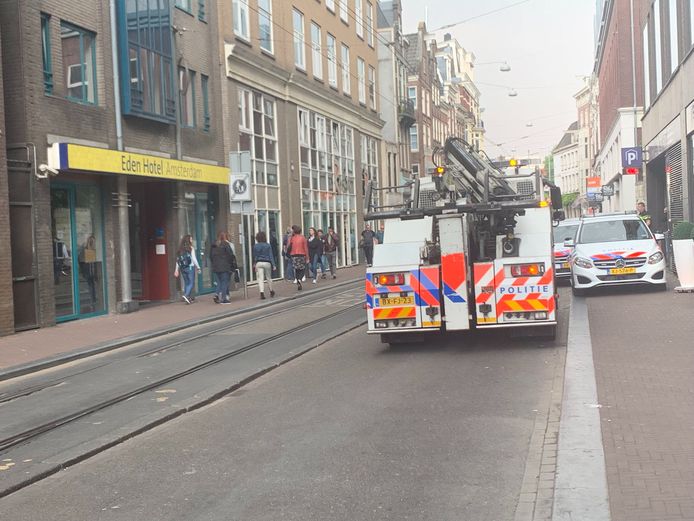 Politieonderzoek in mei 2019, nadat Orpheo Gefferie 's nachts werd doodgeschoten in de parkeergarage in de Amstelstraat.