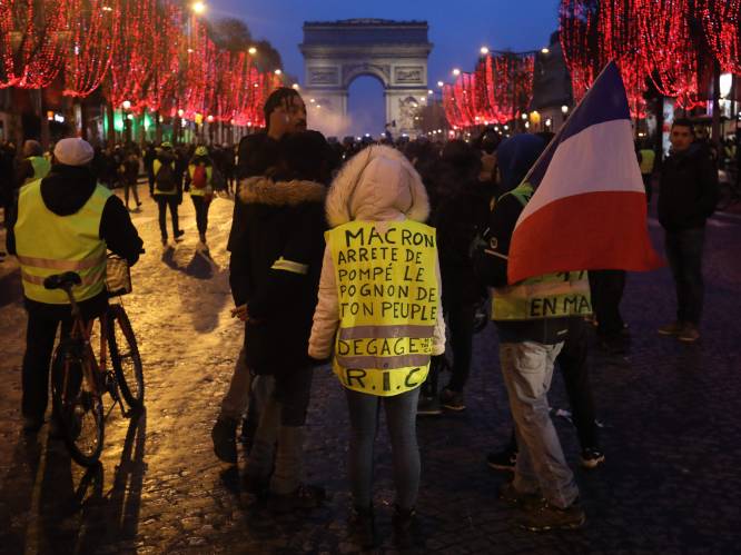 Nog 111 manifestanten zitten vast na negende actieweekend gele hesjes in Parijs