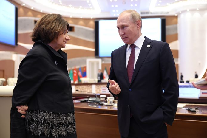 Rosemary DiCarlo met Vladimir Poetin.