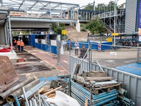 In Rotterdam-Alexander rijst gestaag een nieuw station uit de bouwput