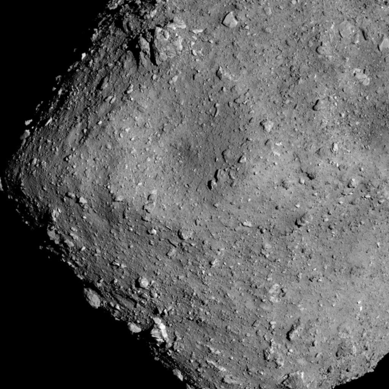 Asteroid Ryugu, photographed by the Japanese probe Hayabusa 2, at an altitude of six kilometers.  JAXA's photo