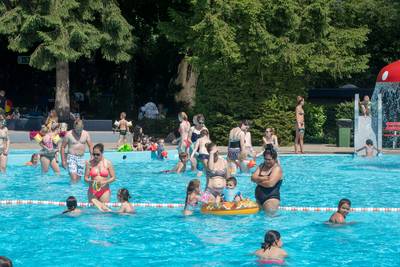 Mooie weer maakt stroeve start zwemseizoen voor een deel weer goed