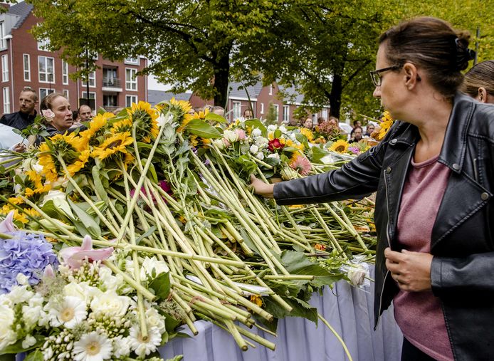 Verkeersdrama Oud Gastel indrukwekkende stoet voor omgekomen gezin