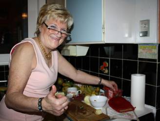 Marina Wally en zangstondes in de kelder in 'Komen Eten'