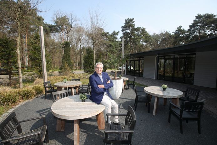 Henk Krol bij zijn eigen bed and breakfast in Best, die op 1 mei de deuren opent.