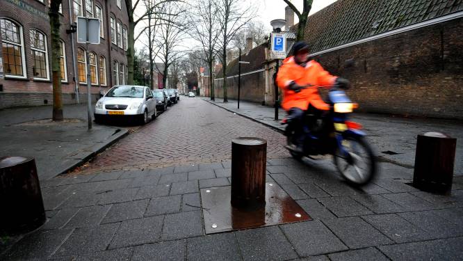 De pollers verdwijnen nu echt uit het Dordtse straatbeeld